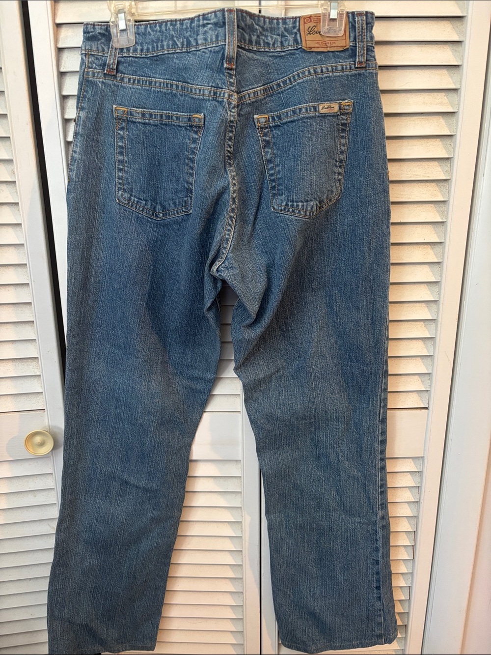 Women’s Levi Strauss Signature stretch mid rise boot cut jeans. Size 10 medium.